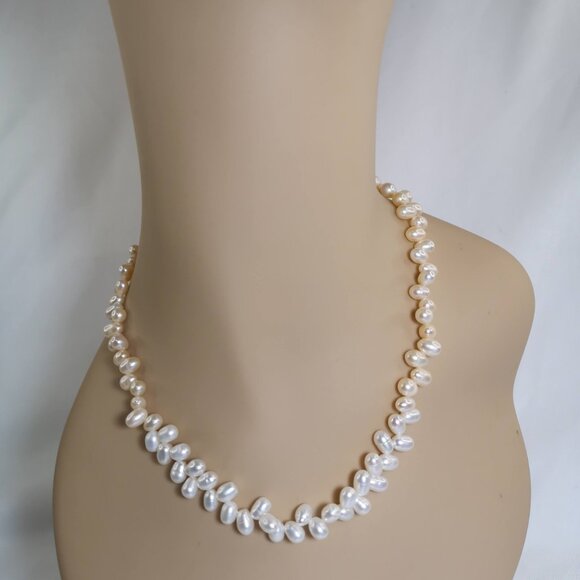 New Faux Fresh pearl necklace with claps White & Off white  NWOT - Picture 2 of 6